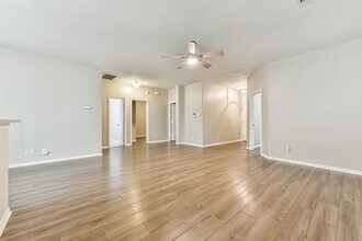 3107 Braepark Ct in Dickinson, TX - Foto de edificio - Building Photo