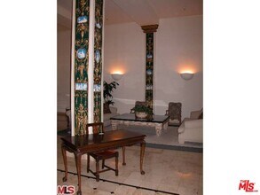 9233 Burton Way in Beverly Hills, CA - Building Photo - Building Photo