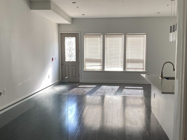 1213 Noble St, Unit 4 in Philadelphia, PA - Building Photo - Building Photo