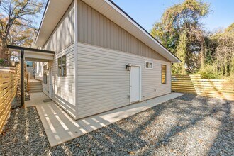 21 Cody St in Greenville, SC - Building Photo - Building Photo