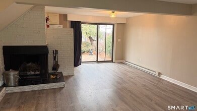 11 Little River Ln in Middletown, CT - Building Photo - Building Photo