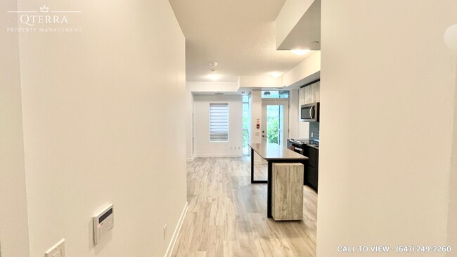 251 Manitoba St in Toronto, ON - Building Photo - Building Photo