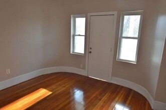 77 Holworthy St, Unit 3 in Boston, MA - Building Photo - Building Photo