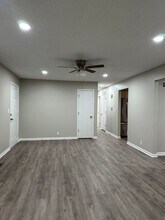 16720 MO-45 in Parkville, MO - Building Photo - Building Photo