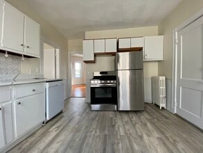 14 Belknap St, Unit 3 in Somerville, MA - Building Photo - Building Photo