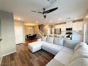 525 Mossy Cup St in Henderson, NV - Building Photo - Building Photo