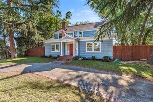 400 Clay St in Ashland, OR - Building Photo