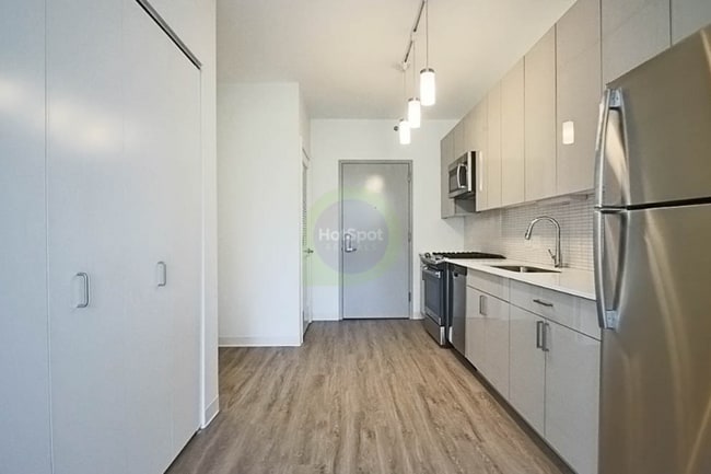 property at 808 W Gladys Ave