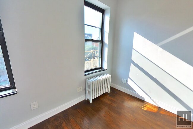 AMAZING TWO BEDROOM APARTMENT!! AMAZING DE in New York, NY - Building Photo - Building Photo