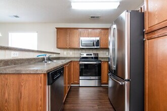 10049 Mill Hill Ave in Cordova, TN - Foto de edificio - Building Photo