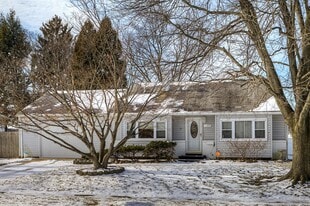 225 Brennen Dr in Newark, DE - Building Photo