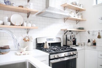 2421 SE Division St in Portland, OR - Building Photo - Building Photo