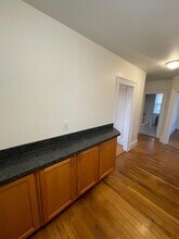 9 Moore St, Unit #2 in Somerville, MA - Foto de edificio - Building Photo