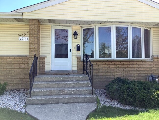 4920 Cypress Dr in Hillside, IL - Building Photo - Building Photo