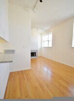 3255 N Sheffield Ave, Unit 306 in Chicago, IL - Building Photo