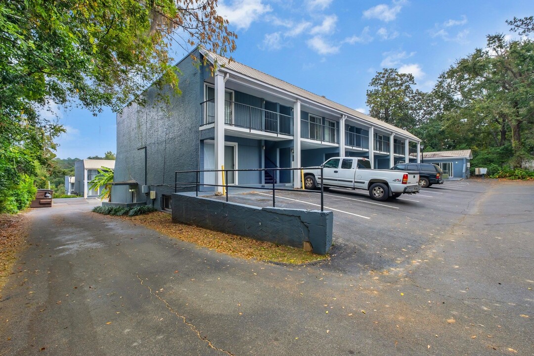 830 E Park Ave in Tallahassee, FL - Building Photo