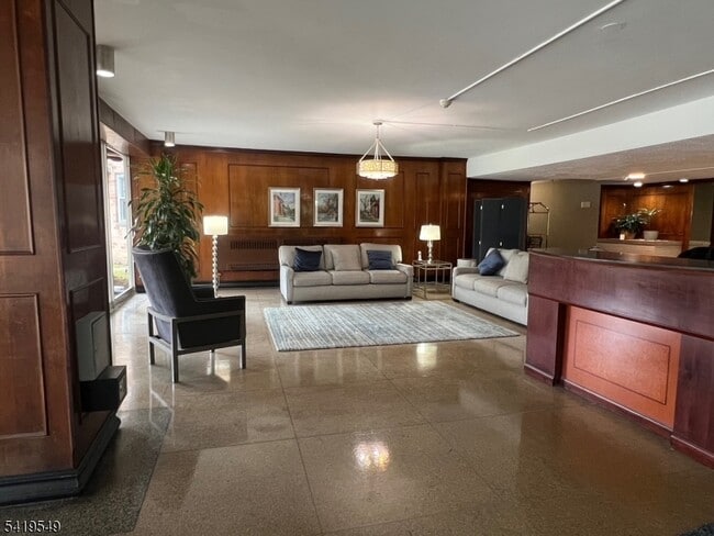 530 Valley Rd in Montclair, NJ - Building Photo - Building Photo