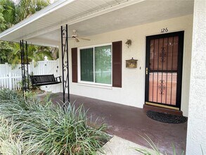 126 18th Ave NE in St. Petersburg, FL - Building Photo - Building Photo