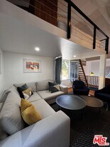 2449 Riverside Pl in Los Angeles, CA - Building Photo