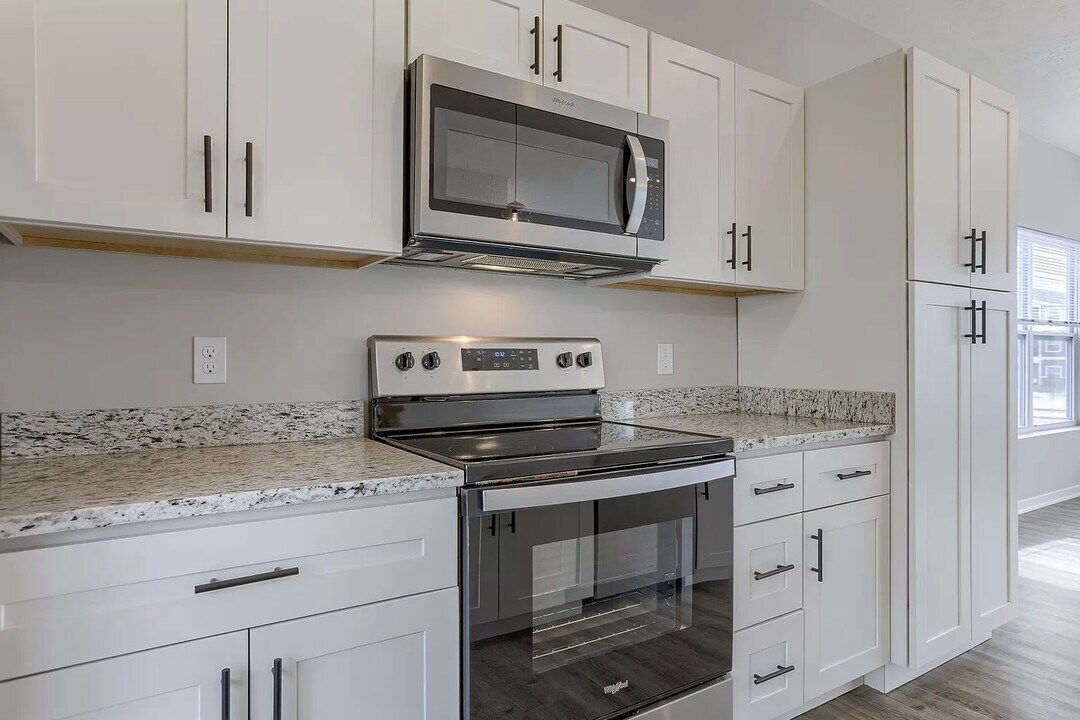 20855 R Ct in Omaha, NE - Building Photo