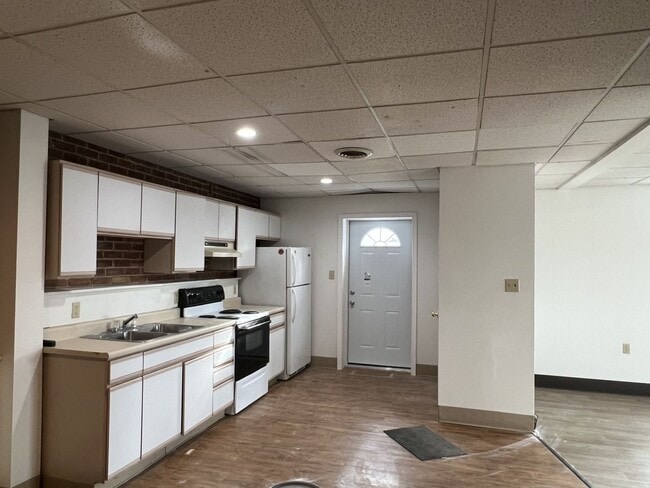 211 N Queen St in Shippensburg, PA - Building Photo - Building Photo