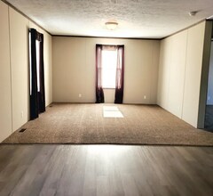 9482 Lighthouse Dr in Fair Haven, MI - Foto de edificio - Building Photo