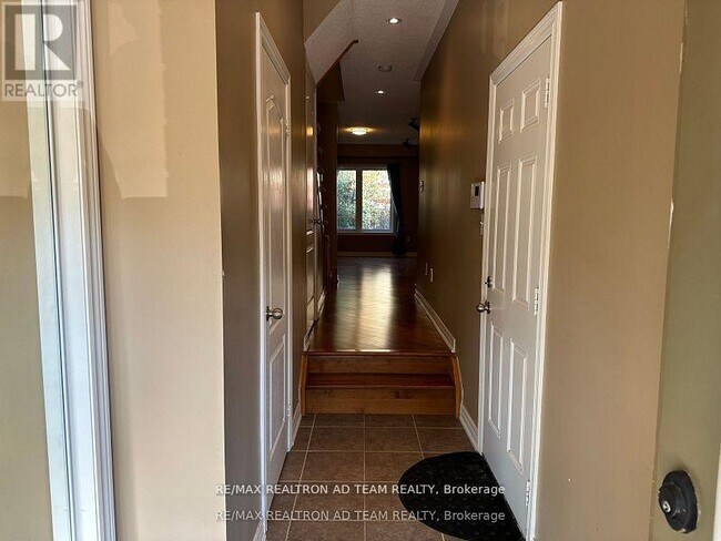15 Latitude Ln in Whitchurch-Stouffville, ON - Building Photo - Building Photo