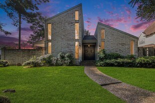 4334 Lake Grove Dr in Seabrook, TX - Building Photo