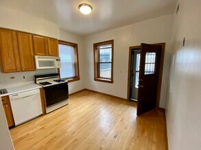 1210 W Nelson St, Unit 2 in Chicago, IL - Building Photo - Building Photo