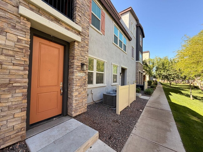 2348 E Huntington Dr in Phoenix, AZ - Foto de edificio - Building Photo