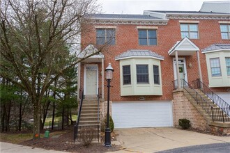 680 Highpointe Dr in Pittsburgh, PA - Building Photo - Building Photo