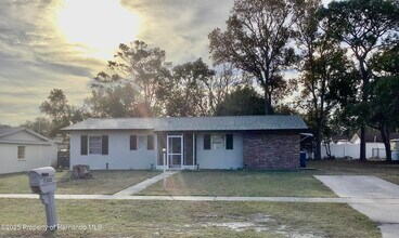 7322 Pinehurst Dr in Spring Hill, FL - Building Photo - Building Photo