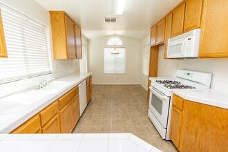 2106 Little Sandy Dr in Merced, CA - Building Photo - Building Photo