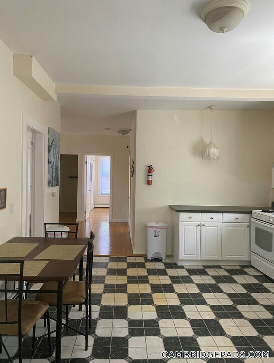 214 Broadway in Cambridge, MA - Building Photo