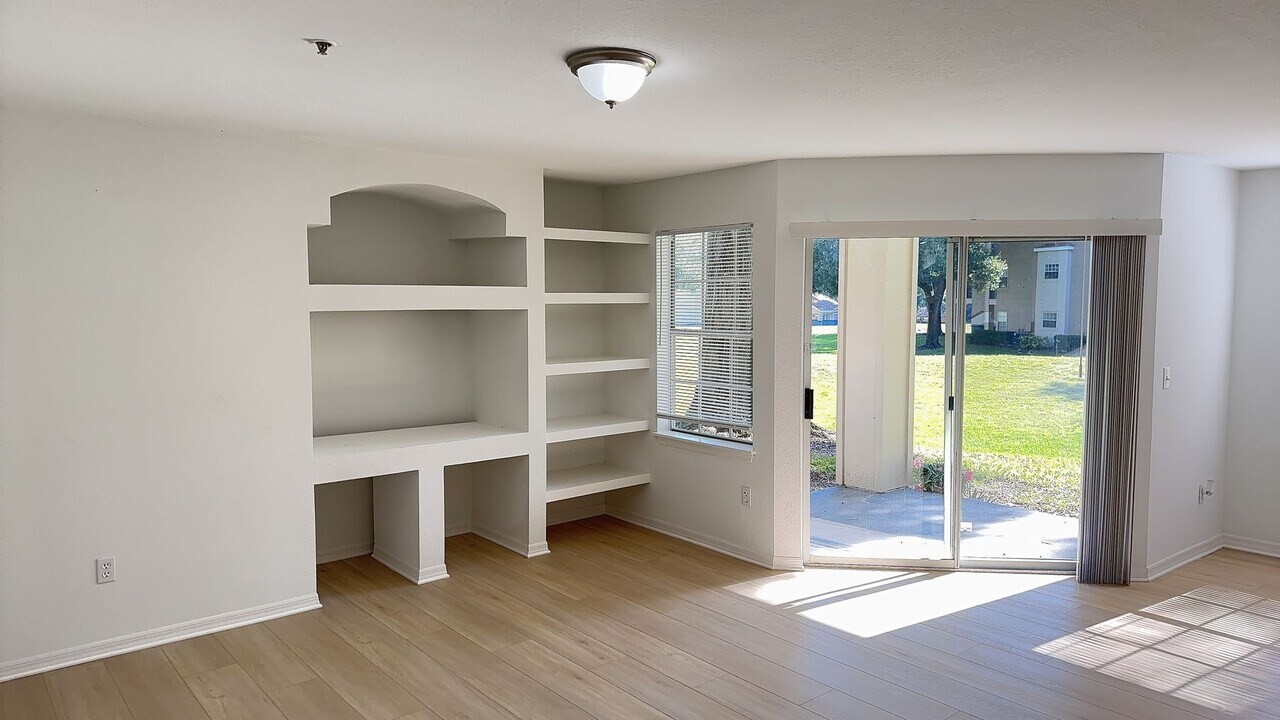 7350 Westpointe Blvd in Orlando, FL - Building Photo