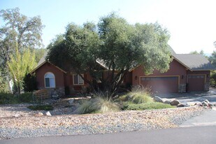 14304 Lake Vista Dr in Sonora, CA - Building Photo