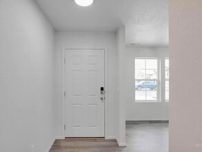 2523 E Moon Eye Dr in Kuna, ID - Foto de edificio - Building Photo