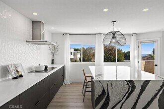 33791 Mariana Dr, Unit 1 in Dana Point, CA - Foto de edificio - Building Photo