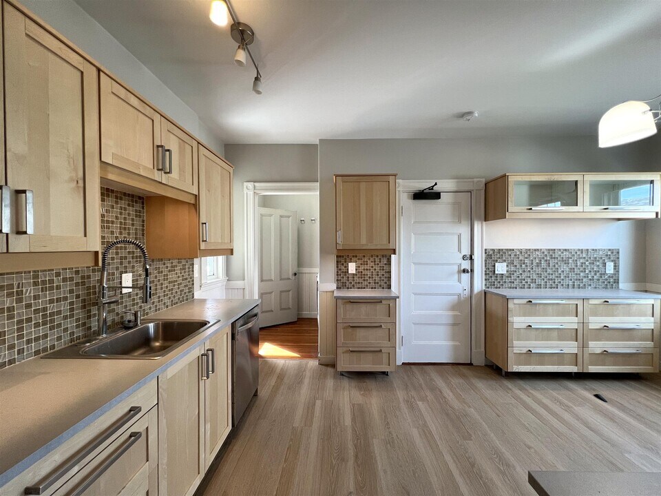 107A Oxford St, Unit 3 in Cambridge, MA - Building Photo