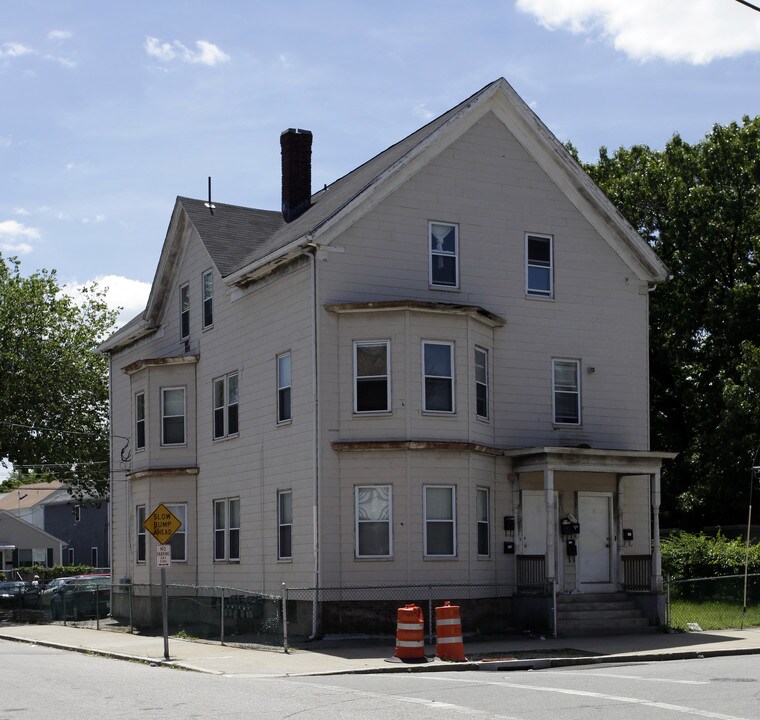 2 Wesleyan Ave in Providence, RI - Building Photo