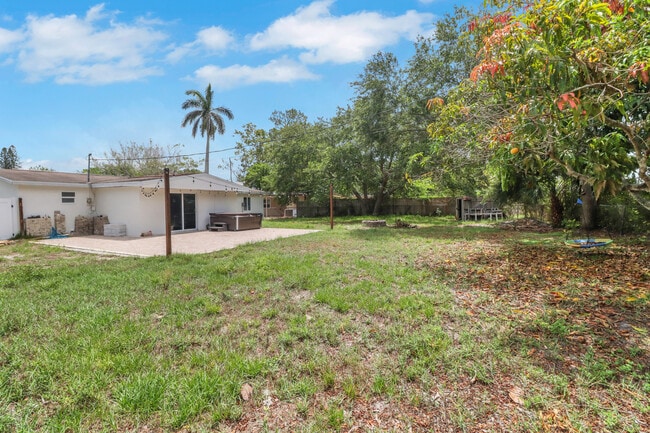 3864 Coconut Cir S in Naples, FL - Building Photo - Building Photo