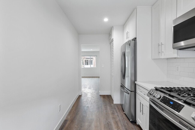 Pacific Apartment Homes at Ermanita in Torrance, CA - Foto de edificio - Building Photo