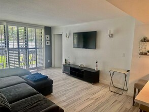 13000 SW 92nd Ave, Unit B113 in Miami, FL - Building Photo - Building Photo
