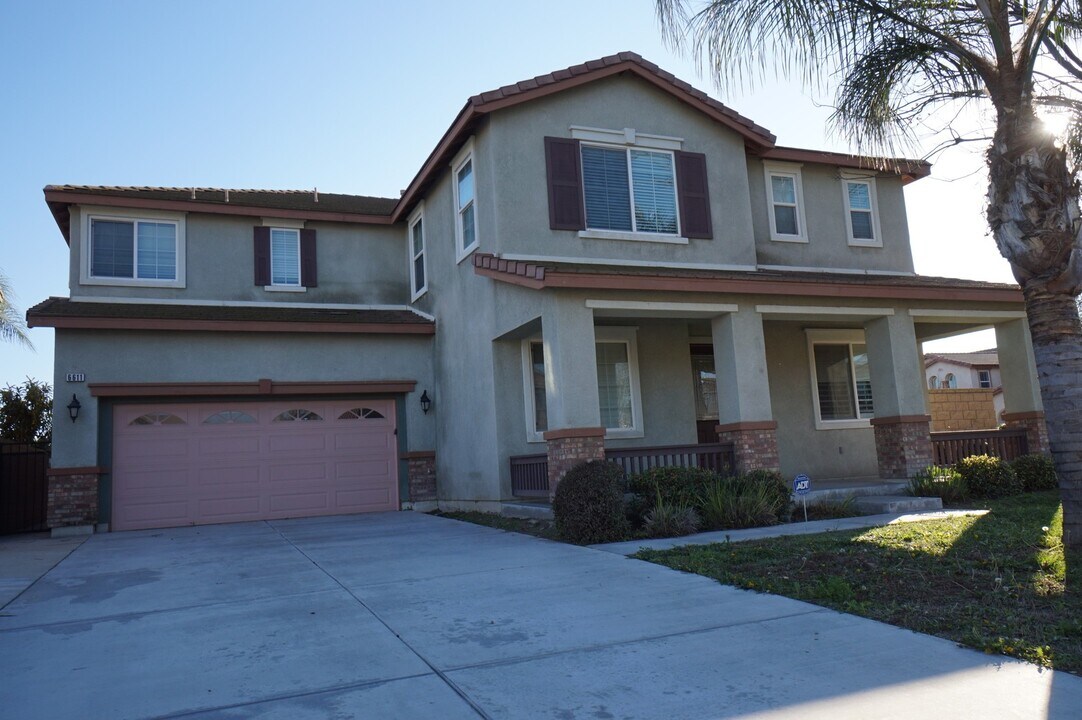 6611 Heathgrove Dr in Corona, CA - Building Photo