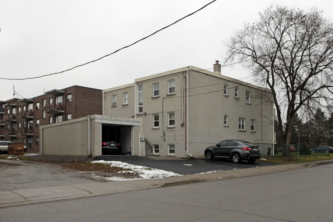 9928 Bayview Ave in Richmond Hill, ON - Building Photo