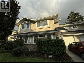 12161 237 St in Maple Ridge, BC - Building Photo