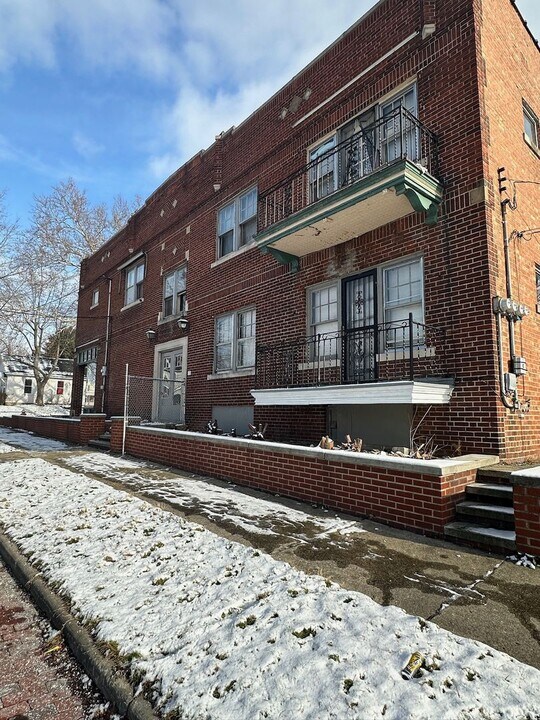 8602 Bancroft Ave in Cleveland, OH - Building Photo