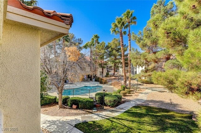 property at 2633 Durango Dr