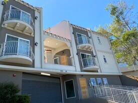 2149 Carlmont Dr in Belmont, CA - Building Photo