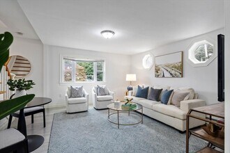 7 Newbridge St in Hingham, MA - Building Photo - Building Photo